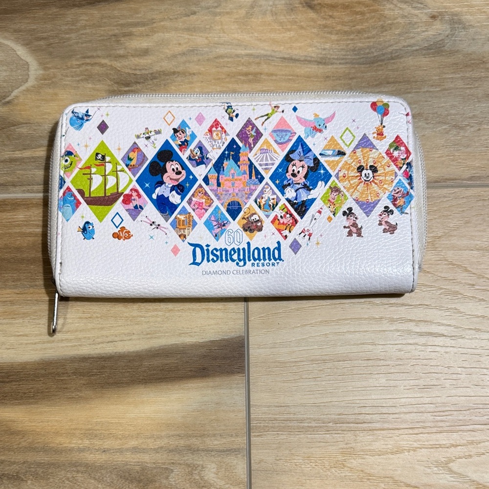 Disneyland 60th Anniversary “Diamond Celebration” Wallet - Picture 3 of 8